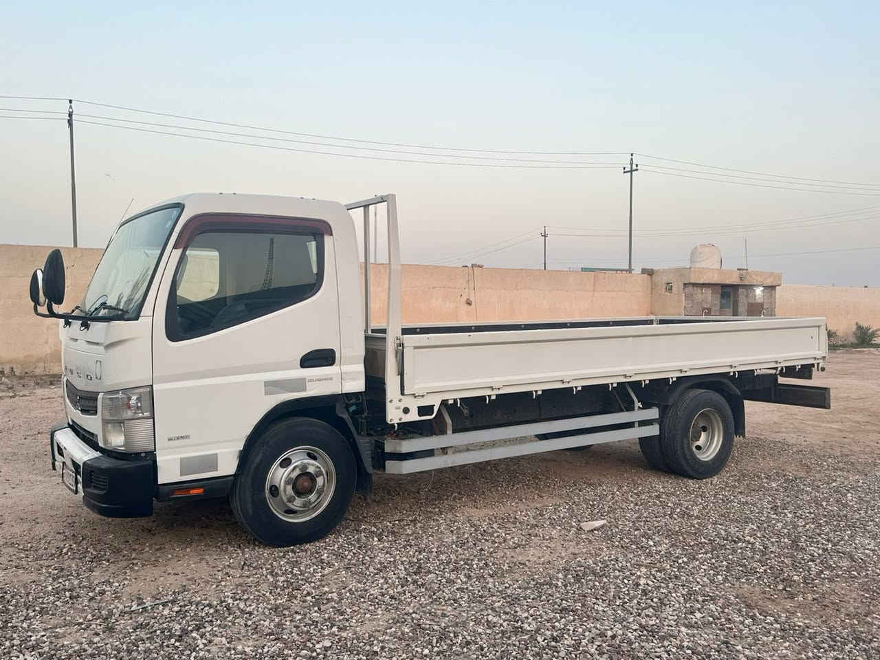 سلام عليكم كنتر 21 خمسه متر مكينه كهربائيه گير اتوماتيك سياره جديده ماماشيه السعر 200رقم الهاتف ***********
