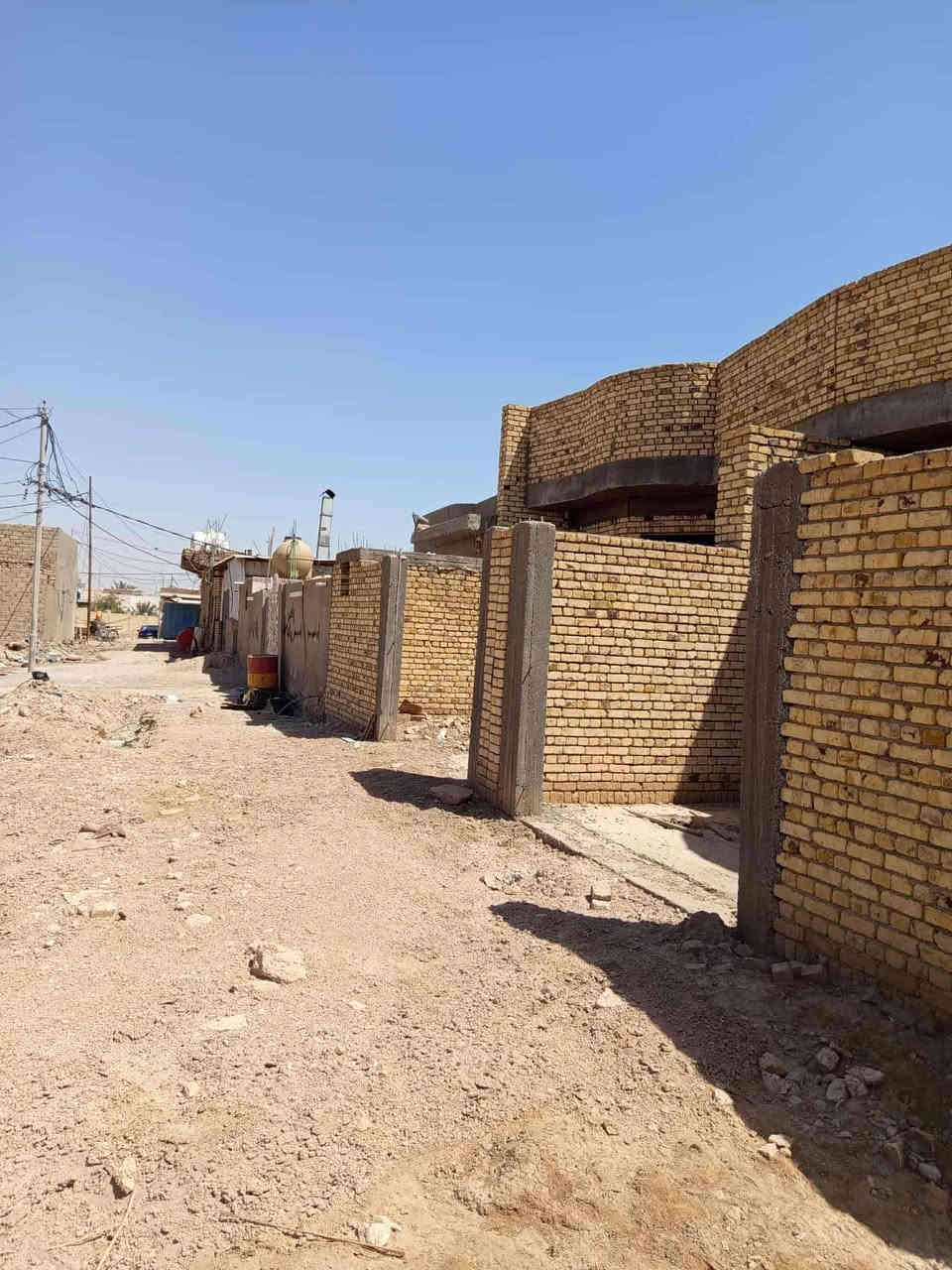 أعلان رقم (١٠١٣)
(يرجى متابعة الصفحة) 

🌺اللهم صل على محمد وال محمد 🌺
👈عرض اليوم لدى مكتبنا 👉
-------------
هياكل زراعي  عدد 2 في منطقة السكك اقرار محكمه واحد بصف الثاني قريبات عن شارع السكك الرئيسي.
مساحة الواحد / 140 م
خريطه كل هيكل
(هيكلين زراعي سكك مال جربوغيه واصللت للسكف واحد بصف الثاني بناء حديث مسقفات 

👈 مساحة  كل هيكل  140م
👈خارطة كل هيكل 
(غرفة وصالة  وبراني ومطبخ وصحيات داخليه وخارجية)
سعر كل هيكل /45 وبي مجال 
............................... 
عمولة المكتب من السعر الكلي 
١% من البائع
١%من المشتري 

للاطلاع على عروضنا باستمرار اضغط على االرابط ادناه وكن ز👈⭐بون مقرب👇 وادعوا اصدقائك  https://www.facebook.com/share/QyfeNk5moeNRhhwa/?mibextid
الاتصال على الارقام التاليه 
***********
***********
🌹عنوان المكتب 🌹شارع بغداد قرب ملعب السماوة الاولمبي ومجاور مدرسة اوروك الابتدائي  ومشتل النخيل وشركة (كي دي دي)
