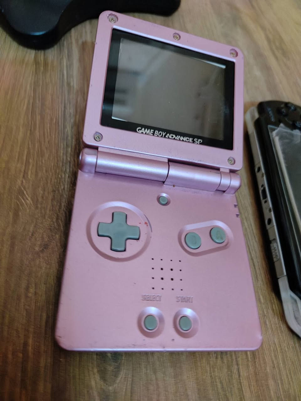 كيم بوي يشتغل شاشه بيضاء موضحه بالصور
Psp يشتغل. كلوب اخضر شوي ويطفه

سعر القطعتين 35 الف


**إذا كنت صاحب هذا الإعلان وتريد حذفه لأي سبب، رجاءا أرسل رسالة إلى الدعم الفني**