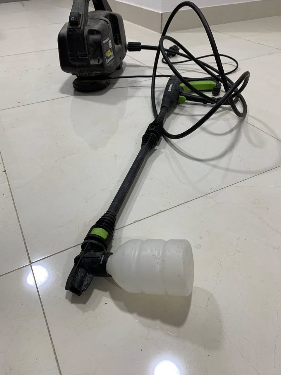 مولده استره للبيع شغاله مامفتوحة سعرها ١٥٠ الف وفارة غسل مال باله سويدية الصنع استخدام قليل مامفتوحه شرط الشغل سعرها ٥٠ الف للاستفسار الاتصال على الرقم ***********
