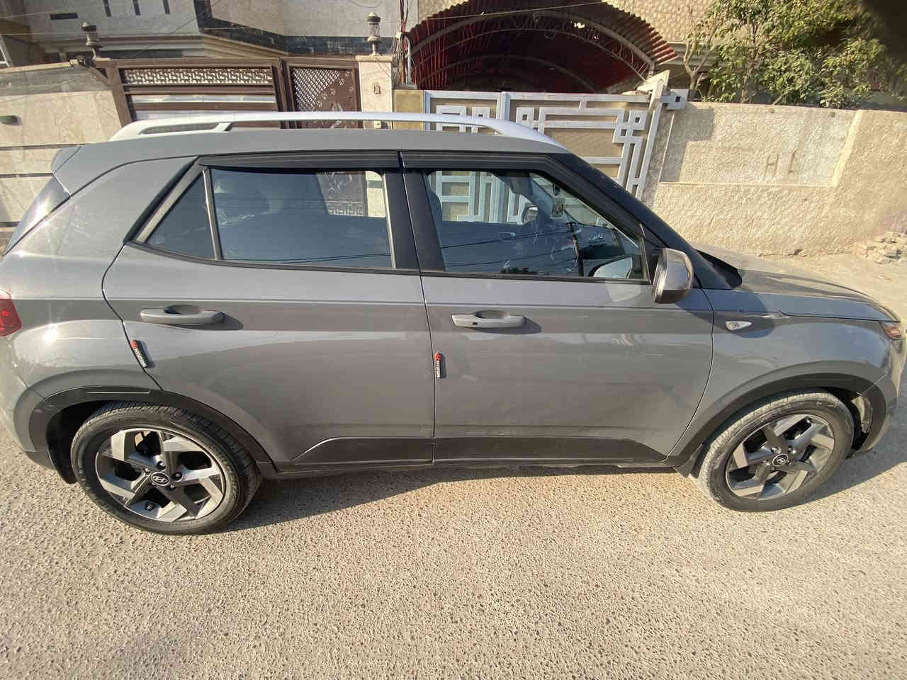 سلام عليكم هونداي فينو 2021 فول مواصفات للاخير سياره نضيفه بمعنا الكلمه وارد امريكي 1600 دوش دبل نوزل 
حادثه مرفق بل منشور سياره نضيفه جدا 
سعر 137وبيه مجال لشراي 
ستفسار ....***********

