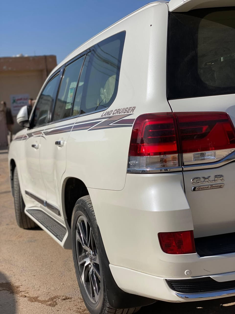 السلام عليكم
لاندگروز موديل 21
بريم اصل معروفة مواصفات البريم
كفاله عامه من الصبغ والبارد والتكحيل 
سياره جديده جداً 
بدون ملاحظات تخم تاير دلوب مال الشركه 
ماشيه 66 اصل 
السياره باسمي شخصياً تحويل مباشر 
السعر 62
مكان السياره بابل مركز المدينه 
للأستفسار ***********
