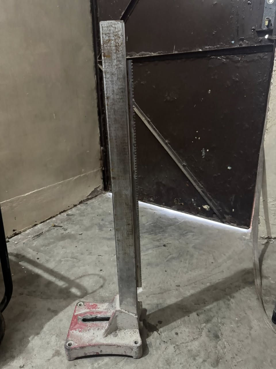 السلام عليكم عندي هاي من يحفر الحايط مكان مزراب شرط شغال سعره ٢٣٠ وبي مجال


**إذا كنت صاحب هذا الإعلان وتريد حذفه لأي سبب، رجاءا أرسل رسالة إلى الدعم الفني**