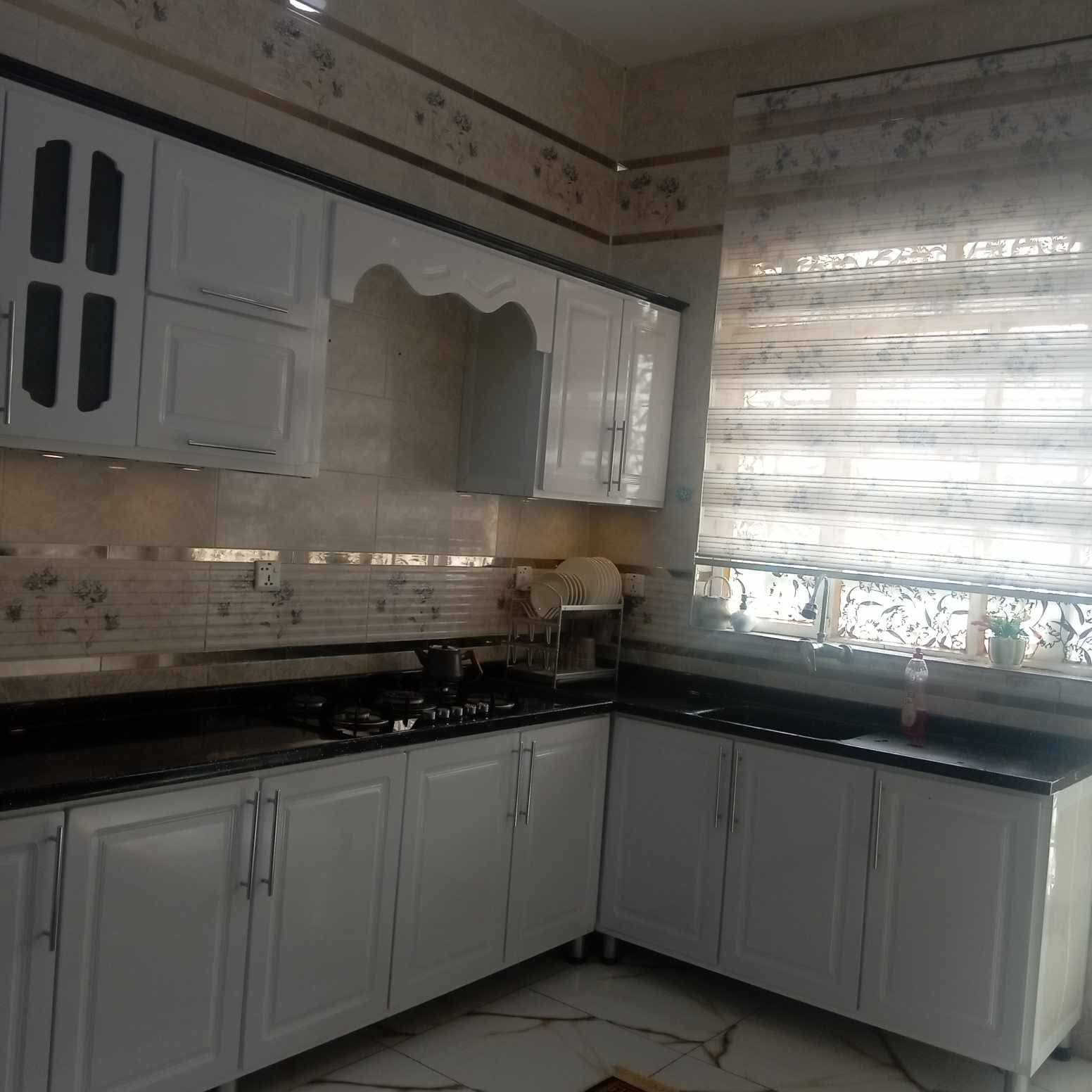 السلام عليكم بيت للبيع في جسر ديالى
منطقة الكرغولية قرب معمل ابو غزوان 
مساحة 202 متر 
يتكون من غرفتين وصالة وأستقبال
ومطبخ بالأضافة الى منور وترك خلفي 
وصحيات 
ويتكون الطابق العلوي من بيتونة وحمام وسطح امامي وخلفي اشتايكَر كامل 
السعر : 100
وللأستفسار 
(***********)
واتس(***********)
أو خاص
