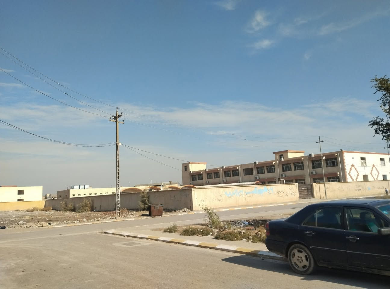 بيت  المساحه 250 للبيع في حي الشهداء قرب جامع المرسلين  رقم الواتساب.‏‪783 188 3264
