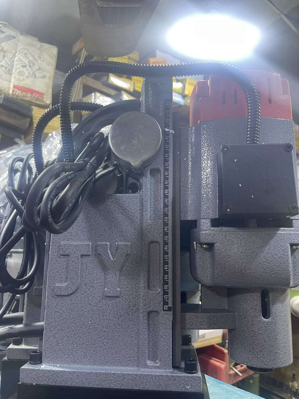 سلام عليكم دريل المغناطيس 
مكاني بغداد باب شيخ 
***********
