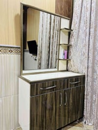 مێزتەلاوێت بۆفرۆشتن دەست کردە و بازاڕی نیە هیچ شکاوی و شوختێکی نیە و ح...