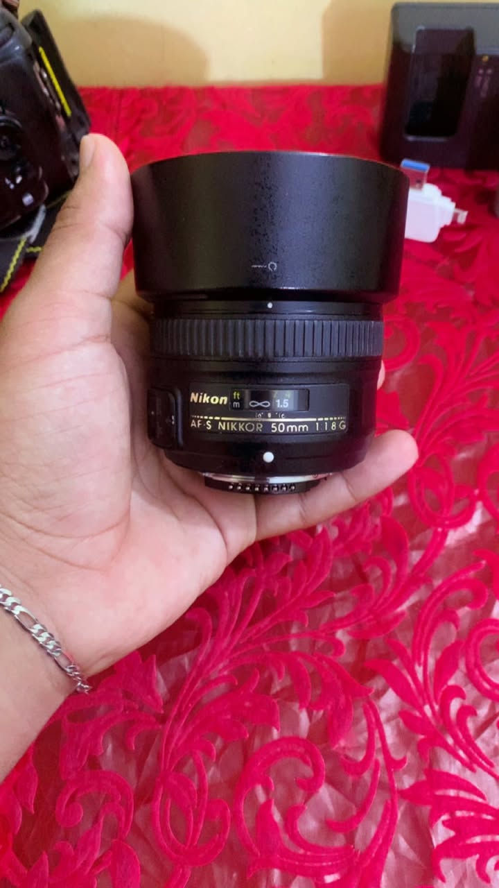 للبيع كاميرا نيكون D7000 مع عدّة كاملة
📍 موديل: Nikon D7000 DSLR
📸 الحالة: مستعملة بس بحالة جيدة
🎒 تشمل:

جسم كاميرا Nikon D7000
ذاكرة 64 GB
ستاند ثلاثي (ترايبود)
عدسه (50) ملم 
ستاند أحادي (مونوبود)
بطارية وحدة + شاحن
أدابتير/كابل نقل صور
شنطة للكاميرا

السعر: (600 وبيها مجال)
للتواصل: رقم هاتفك/واتساب)
المنطقة: الناصرية / العراق
يوجد توصيل


**إذا كنت صاحب هذا الإعلان وتريد حذفه لأي سبب، رجاءا أرسل رسالة إلى الدعم الفني**