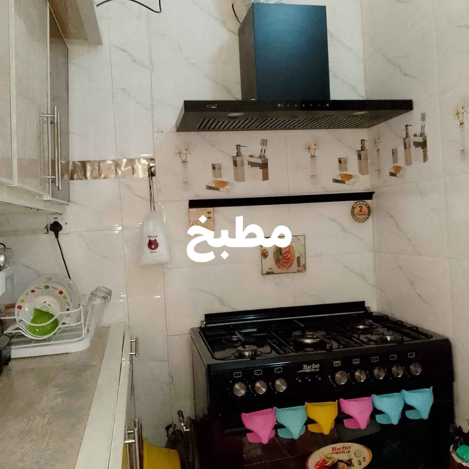 السلام عليكم ورحمة الله وبركاته بيت للبيع الحبيبية مقابل مستشفى الولادة المساحة 65  متر استقبال ومطبخ خدمات وغرفتيت نوم ترك خلفي طرمه السعر 40 وبيه مجال للطيبين ***********
