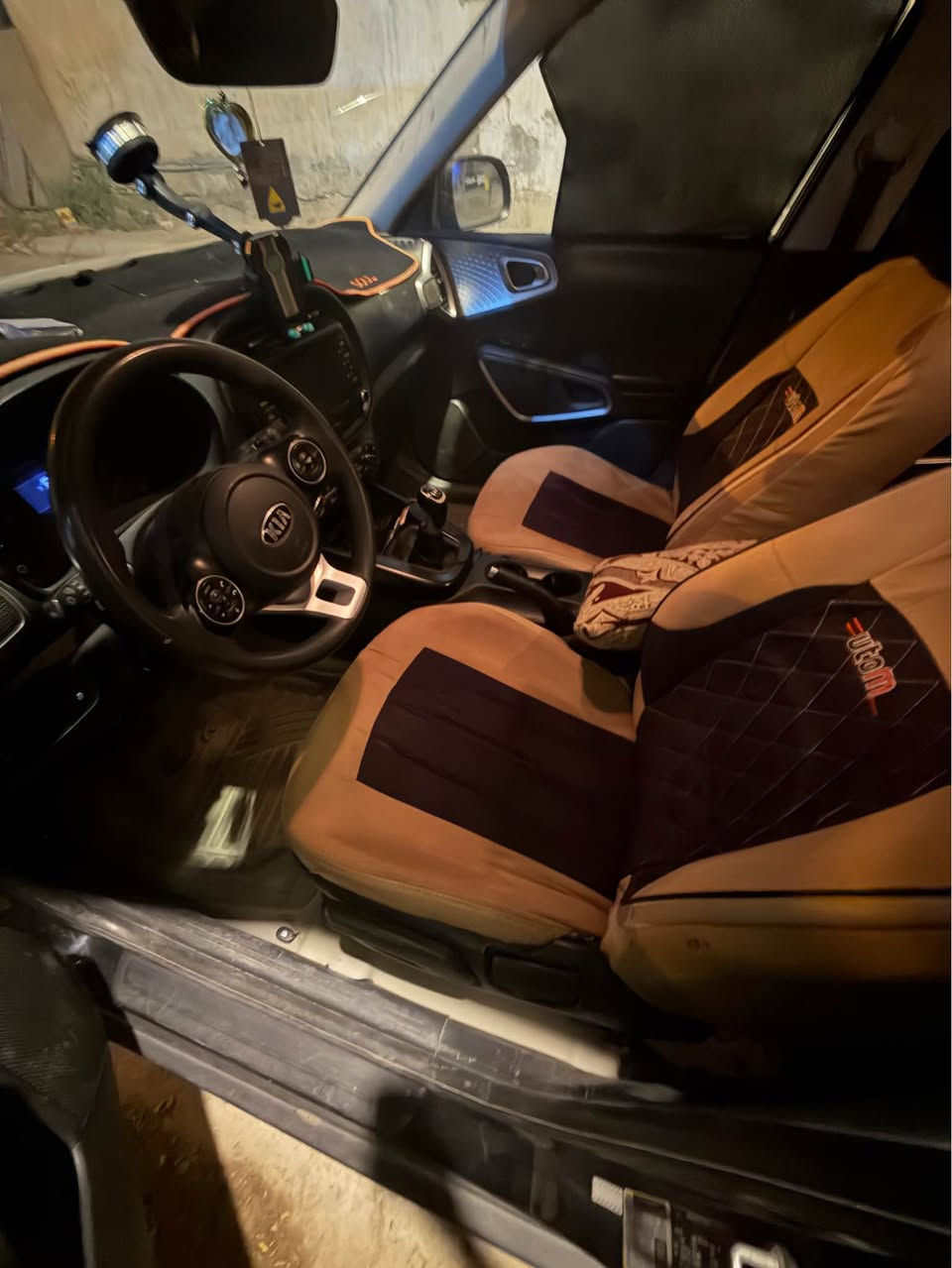 السلام عليكم 
كيا صول LX موديل 2021 وارد گير عادي 
محرك 2000 دوش
السيارة كفالة من كلشي غير حادثها الموجود بالصور بامريكا گير مكينة حدادية تبريد تخم تايرات السيارة خير من رب العالمين 
اصولية تحويل ثاني يوم 
السعر 95 وللمرواس حسب القناعة 
مكاني البصرة الجنينة شارع البهو 
*********** دهل اوران, واسط
