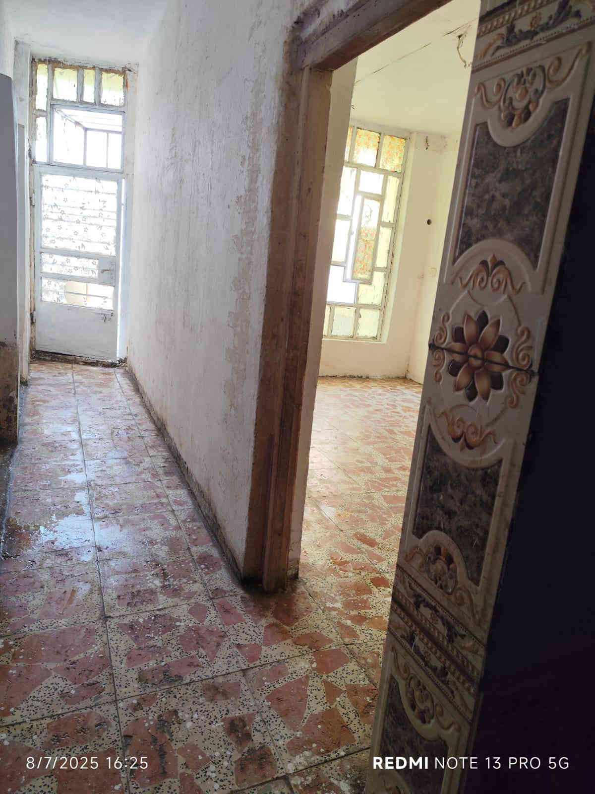 دار للبيع🏦 مساحه 100م طابقين ((طابو ملك صرف)) عل ساحة   (( بسعر 68)) 

يحتوي على/ 3 غرف نوم + استقبال + حولي + منور + صحيات كاملة 

(( البيت فارغ جاهز للاستلام)) 

عنوان 🏞 بغداد الحسينيه منطقه ال 10,000   منطقة خدمات كاملة 

للتواصل / *********** 
مكتب الأسكان🏘
