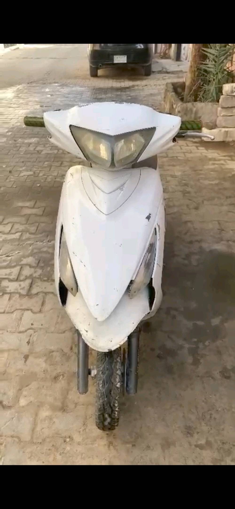 دراجه سيام كامله من كل شيء
ما هو موديل السكوتر وسنة الصنع؟: 
2006
كم الأسعار اللي تقبل التفاوض عليها؟: 
0
وين مكانك في العراق للتواصل واستلام السكوتر؟: 
النجف الاشرف حي القادسيه 