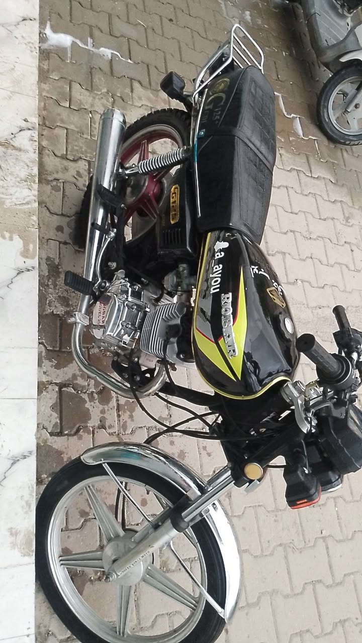 سلام عليكوم عندي هاي درجه لل بيع موديل 2017بس محدث إليه 2024 كله شغال نوعه روباره شرط محرك 5كير لاصرف ولا بخار مكاني كركوك فيلق سعر 375بي مجال قليل والي مو شراي لايكتب رجاء وتحياتي عله كروب ***********
