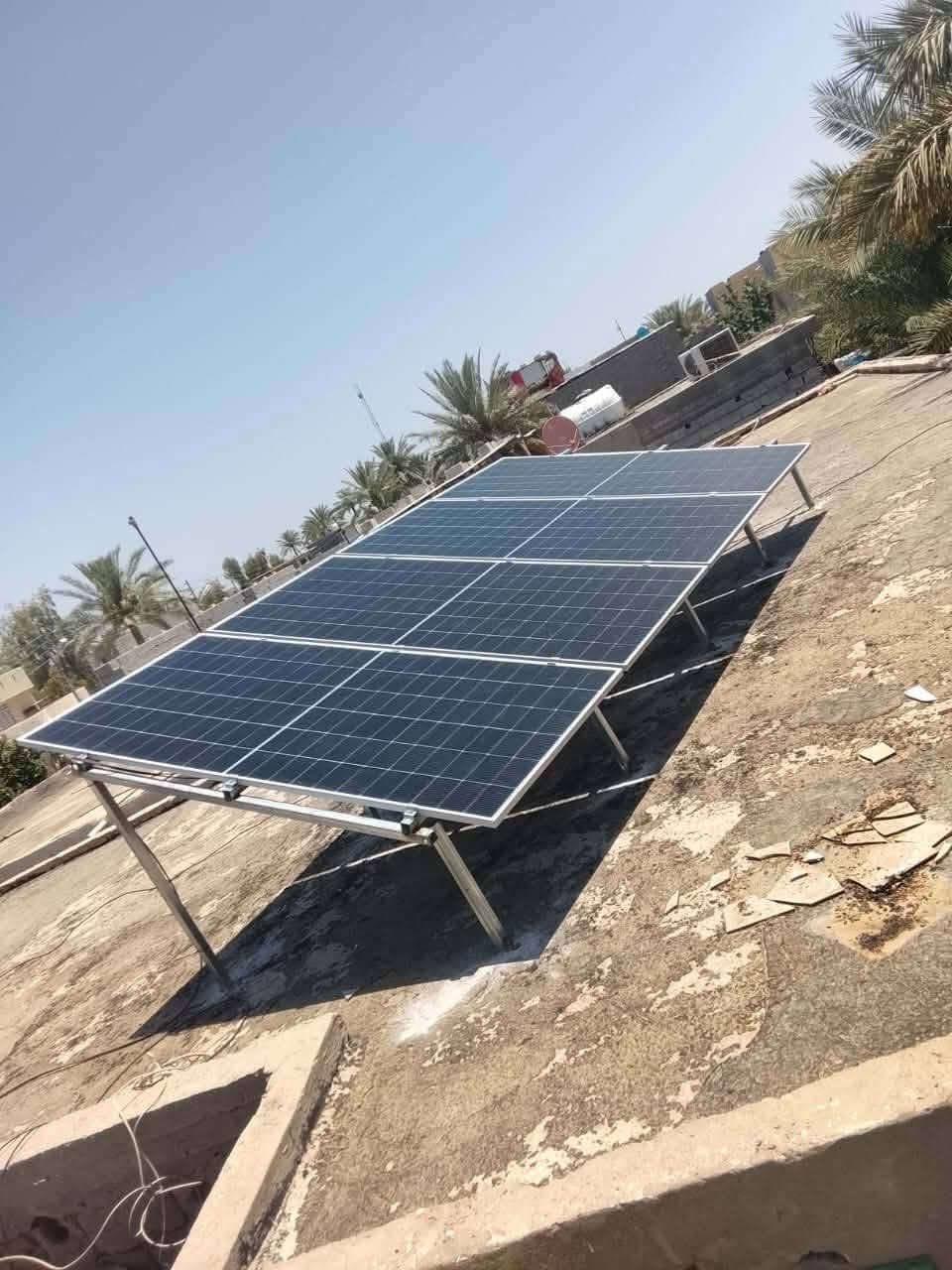 يوم الجمعة الموافق 05/06/2026
تم بعون الله إكمال نصب و تشغيل أربع منظومات للطاقة الشمسية و تفاصيل هذه المنظومات هو كما مبين أدناه:-

* المنظومة الأولى نصبت في #محافظة_بغداد_الراشدية تجهز 8 أمبير نهاراً و 5 أمبير ليلاً و تتكون المنظومة من:-

1- ألواح Longi عدد 4 قدرة اللوح الواحد 615 واط 
2-بطارية ليثيوم ماركة Felicity قدرتها 5 كيلو واط
3- إنفيرتر Felicity قدرته 4 كيلو واط مع واي فاي مدمج
4- أجهزة حماية و قواطع ( AC + DC )

* المنظومة الثانية نصبت في #قضاء_المقدادية تجهز  8 أمبير نهاراً و 5 أمبير ليلاً و تتكون المنظومة من:-

1- ألواح Longi عدد 4 قدرة اللوح الواحد 615 واط 
2-بطارية ليثيوم ماركة Felicity قدرتها 5 كيلو واط
3- إنفيرتر Felicity قدرته 4 كيلو واط مع واي فاي مدمج
4- أجهزة حماية و قواطع ( AC + DC )

* المنظومة الثالثة نصبت في #قضاء_مندلي_الندا و تجهز 10 أمبير نهاراً و 10 أمبير ليلاً و تتكون المنظومة من:-

1- ألواح Longi عدد 5 قدرة اللوح الواحد 615 واط 
2-بطارية ليثيوم ماركة Felicity قدرتها 10 كيلو واط
3- إنفيرتر Felicity قدرته 6 كيلو واط مع واي فاي مدمج
4- أجهزة حماية و قواطع ( AC + DC )

* و المنظومة الرابعة نصبت أيضاً في #قضاء_مندلي تجهز 8 أمبير نهاراً و 5 أمبير ليلاً و تتكون المنظومة من:-

1- ألواح Longi عدد 4 قدرة اللوح الواحد 615 واط 
2-بطارية ليثيوم ماركة Felicity قدرتها 5 كيلو واط
3- إنفيرتر Felicity قدرته 4 كيلو واط مع واي فاي مدمج
4- أجهزة حماية و قواطع ( AC + DC ) 

مكتب علوم الطاقة #ديالى_قضاء_مندلي

بإدارة كل من / المهندس عمار موسى
                              و يحيى موسى
للإستفسار أكثر الإتصال على الأرقام أدناه
***********
***********
