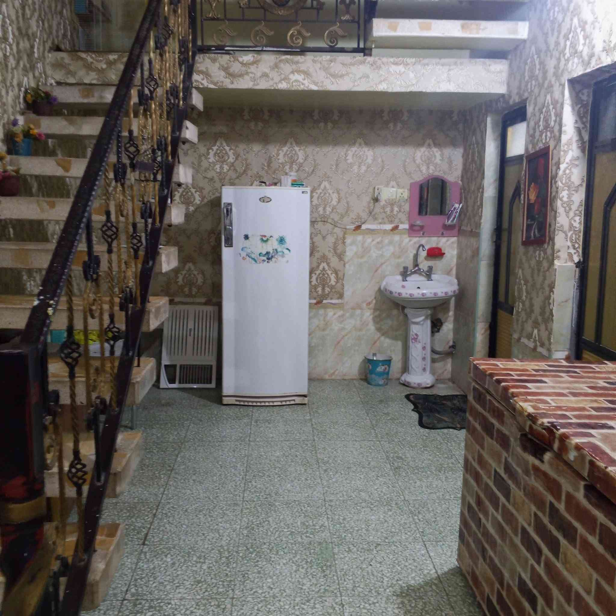 ياالله سلام عليكم بيت للبيع طابو صرف بحي العسكري الغربي مساحه 250 م على شارع 20 م كافت خدمات موجوده بناء طابوق أساس صب اعكاده يتكون من غرفه وصاله واستقبال ومطبخ وتخاريج داخلي وخارجي للأستفسار اكثر *********** حيدر الشيباني عنوان مكتب نهايه شارع العريضه
