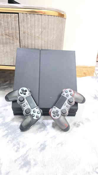 بلي فور مهكر ذاكرة واحد تيرا مامفتوح شرط لوك ستيكر حيل حيل نظيف يحتوي على 4العاب قويه مثل موضح بالصورة بيس وفيفا وغيرها يحتوي على 2جوستك وغراضه كله بلادي شرط الفحص السعر 255وبي مجال للطيبين توصيل جميع المحافظات متوفر ***********
