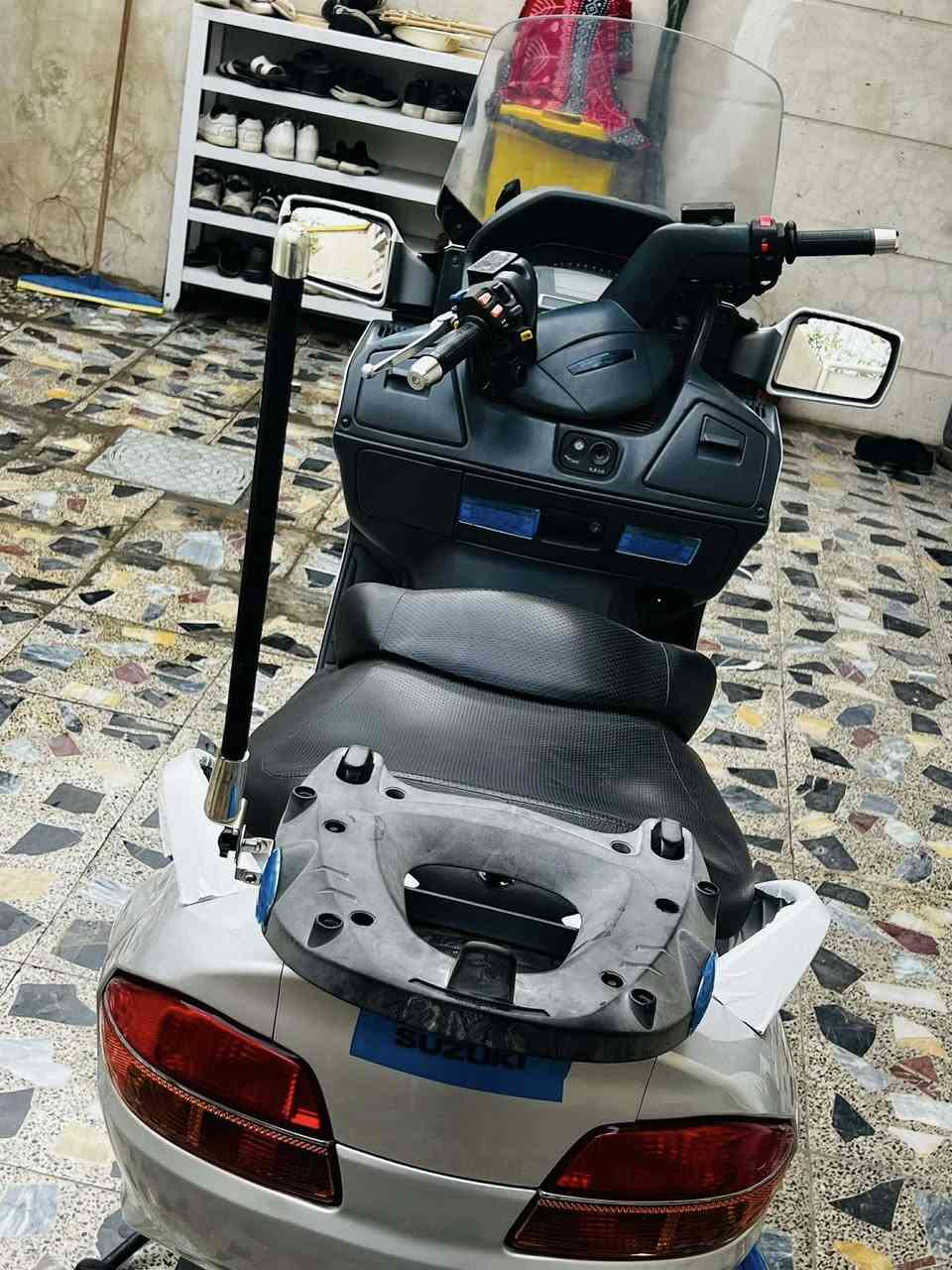 سكاي ويف ٦٥٠ LXفول مواصفات 
جامه تصعد وتنزل 
نضام ABS
مري شفط 
هيتر يدات
مانع انزلاق 
تايرات جدد
دهن امزويل توني امبدله اله 
مكينه كفاله 
كير كفاله 
صوره للعداد موجوده بل الصوره 
الدراجه ماشيه ٢٣ فقط 
فول مانقصه شي كهربائيته كله شغاله 
السعر ع الخاص الرقم واتساب ***********
الرقم الهاتف الي مابي واتساب ***********
