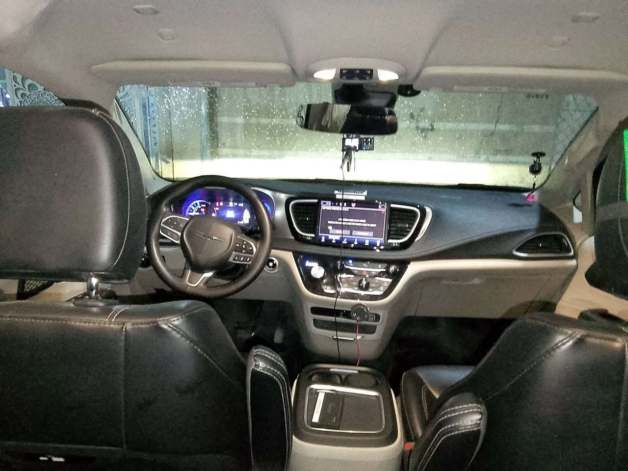 سلام عليكم سياره باسفكه حادثه بس الباب السلايت مدله اصليه فول عده الفتحه ورقم الهاتف (***********) 
(***********)
