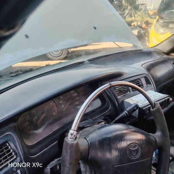 كورلا ١٩٩٥ للبيع سعر  ٢٩ وبيه مجال بيه عطل بتوربيان ينزل من سعره رقم ***********
