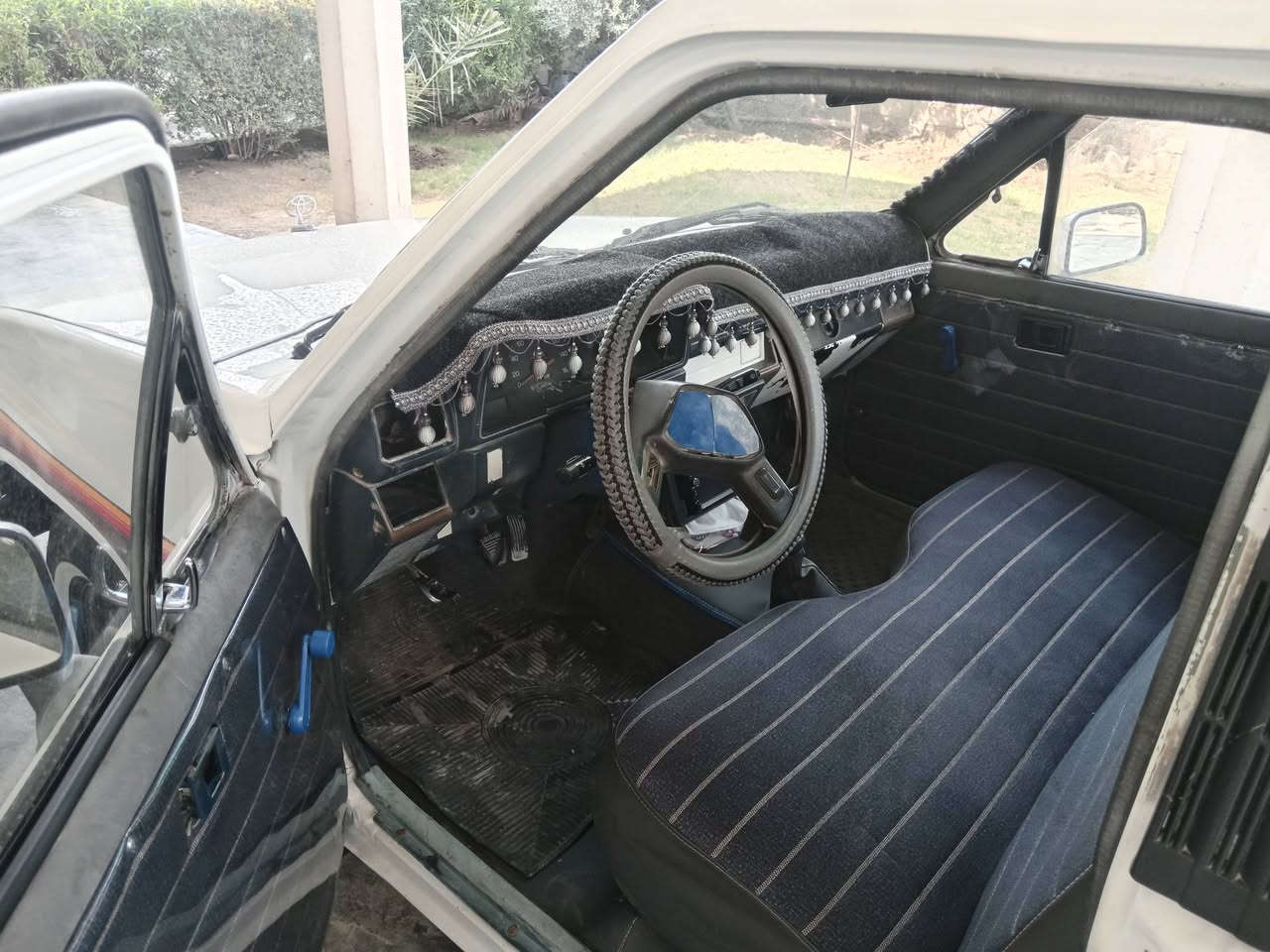 سلام وعليكم بيكم تيوتة للبيع موديل 88سيارة جاهسة من كلشي سنوية 31 بسمي مشروح وطني تحويل ثاني يوم السياره متعوب عليهة وماناقصهة اي شي مكان السياره ديالئ السعر48وبيهة مجال بصيط ***********
