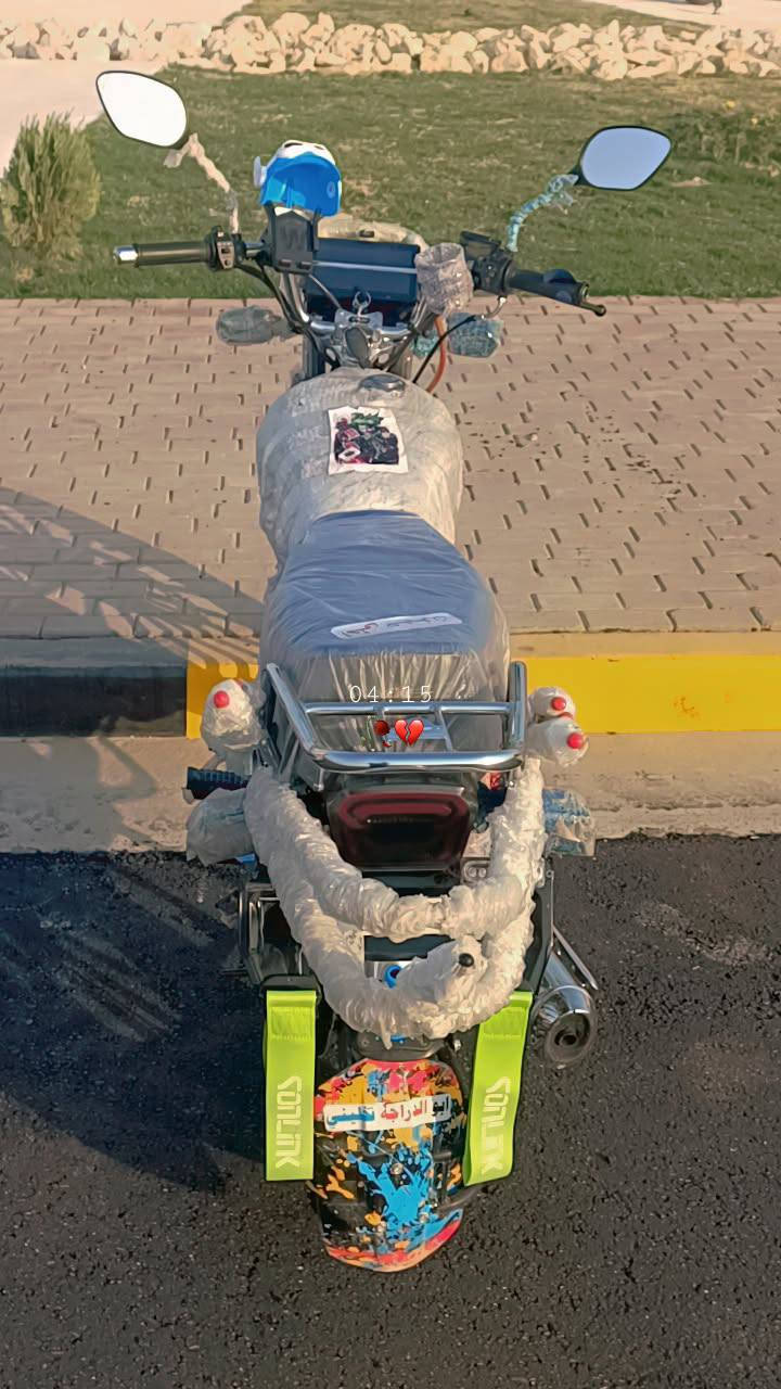 السلام عليكم للبيع ايراني مجنبزه لون ازرق موديل 25 محرك 200س اخذته زيرو عل ايدي ويا بصمتين وسويجين ومنفيس ماشي 550كيلو  دهن الشركه بدلته قبل 3ايام  دراجه ماناقصها برغي سعر 950وبيها مجال بصيط حك جيتك عنوان سامراء /متواجد وتساب *********** المو شراي لا يخابر او يراسل
