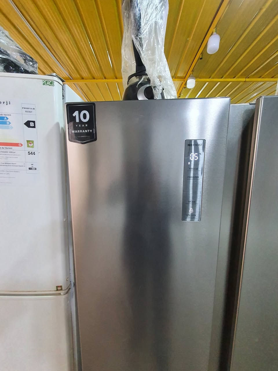 ثلاجة هاسيزنز انڤيرتر بابين ثلاجة ومجمدة لون رصاصي اخت الجديدة كلها على بلاد 
#السعر 425 الف 
متوفر لدى مجمع الكرار 
#متوفر #كل ما يحتاجه المنزل   #اصلي باله

موقعنا الزبيدية شارع 20 مجمع الكرار 
للاثاث المنزلية المستخدمة
للاستفسار الاتصال 
***********
***********
