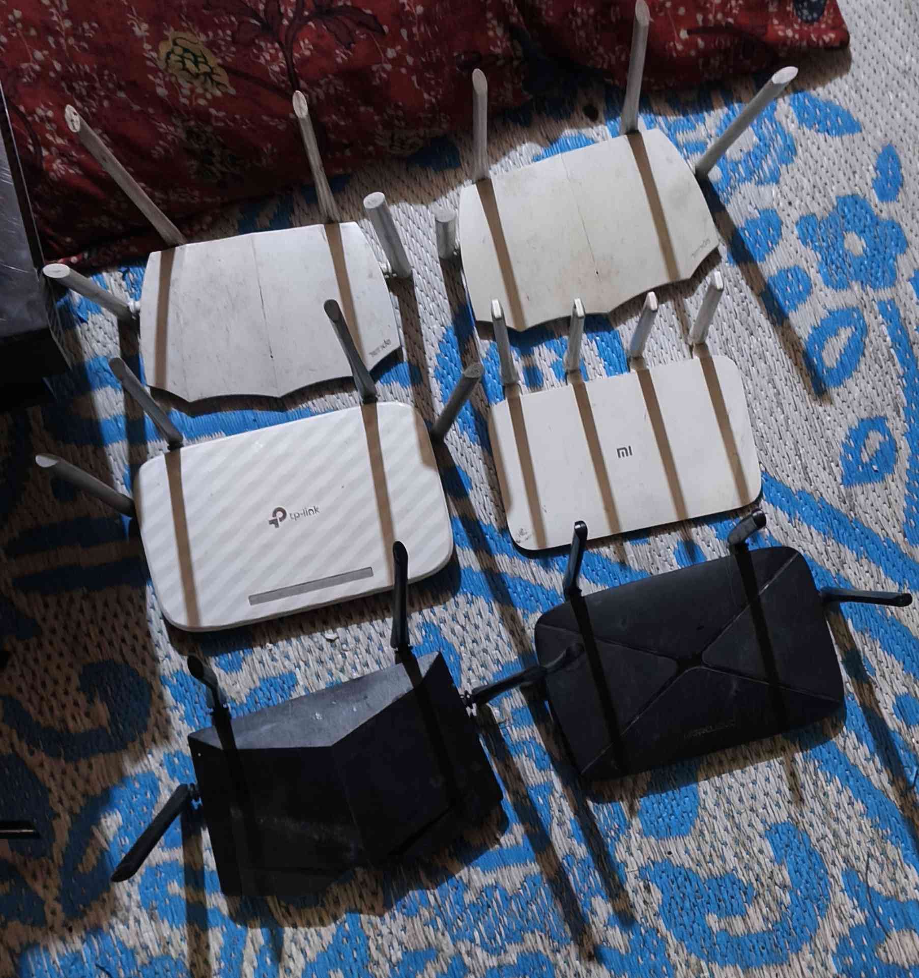 سلام عليكم 
راوتر تيبلنك  450 عدد 14
تيندا ١٢٠٠  عدد ٣ 
وتلاثه 1200 عدد ٣
للستفسار ***********
