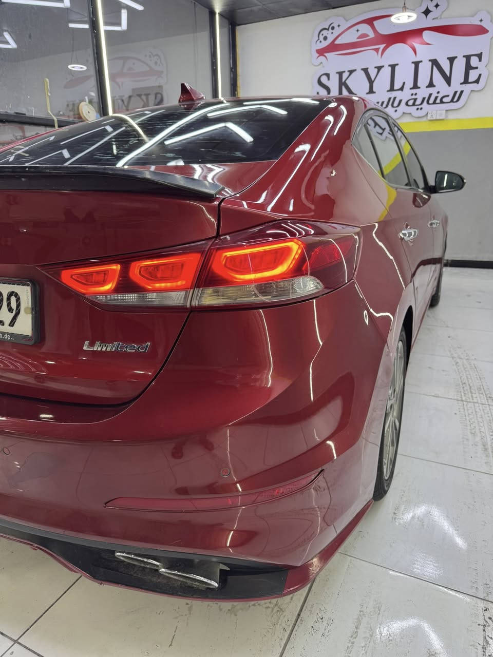 للبيع او المراوس حسب القناعة 
النترا ٢٠١٧ لمتد فول مواصفات نظيفة استخدام شخصي رقم بصره باسمي 

🔴 محرك 2000 دوش المرغوب وكير ٦ نمر كفالة 

🔴 بصمة تشغيل وبيبان ونظام ترحيب 

🔴 فتحة سقف وشاشة وكاميرا دوارة 

🔴 كشنات جلد بيجي تحكم كهربائي وتدفئة بالكشنات الامامي والخلفي
 
🔴 نظام صوتي انفنتي و٣ انظمة قيادة 
 
🔴 رادار جانبي ونقاط عمياء ولد نهاري 

🔴 ويل لمتد  ١٧  وتخم تاير جديد
 
🔴 صندوق ذكي وحساس تايرات وحساسات خلفية 

🔵السياره كفالة من الضربه والصبغ 
داخلة مياه امطار وحالوب بسيط كلش ما يبين 
اكفل كهربائياتها من أ لل ي  
بيها بارد بالجاملغ الامامي بسيط كلش 
وعليها ادامه كاملة قبل اسبوع سويتها 

🟢 السعر ١٣٥ ورقة ( مجال بسيط كلش للشراي ) 
رقم الهاتف  ***********
اي استفسار راسلني واتساب
