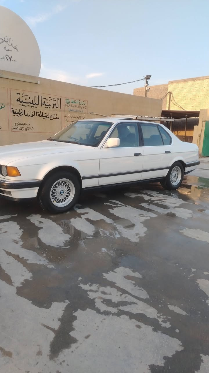 السلام عليكم موديل ٩٠
حجم ٧٣٠ مكينة وكيري ٧٣٥
سيارة جديدة بلادية بية صبغ بس شوية بجملاغات الخلفية 
تبريد ثلج محور كمبريسر بيرفا ياباني
جهازة نقصه بس كهرباء بلجكتورات 
صدر جديد كله بشرط 
مكاني بغداد الدورة ابو دشير 
سعر ٧٢ وبيهة مجال قليل 
رقم واتساب ***********
رقم اتصال ***********
