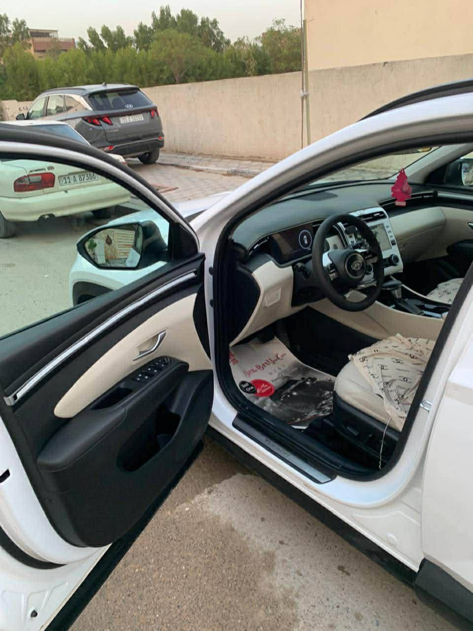 #بحالة_الزيرووو
توسااان 2024

وارد خليجي/اللون ابيض/رقم بغداد / محرك2000/ جديدة فول مواصفات عدا البانوراما

ماشيه 36  الف 

كراسي كهربائي

حساسات أمامية خلفية

بصمة

اشاير بالمري

دخول ذكي

هاند بريك بصمة

ثلاث أنظمة قيادة ايكو/سبورت/نورمال

شاشة ايباد

شاحن واير ليس مع منافذ uspامامية خلفية

قطعتين تبريد

تحكمات ستيرن جهتين

كامرة 

بردات خلفي

الجام اوتو

مثبت سرعة

مري شفط

لايتات دوارة امامية فولLED

زنون لد امامي خلفي

---------------------------------

اي استفسار 

***********

موجود واتساب

سعرها مناسب بالعافية علياخذها 

لبيع سيارتك راسلنه 📩 والباقي علينه ✅ 

لمعرفه السعر سوي تعليق على سوق بغداد أون لاين ـــــــ Baghdad Market Online
