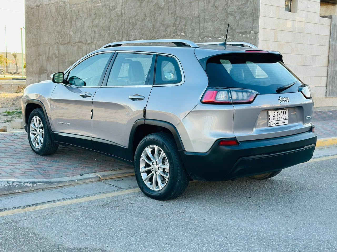 سلام عليكم للبيع جيب بزون موديل 2019 سونار مرفوق بلمنشور  السعر 126 وبي مجال موصفات مكينه 2400 شاشه كبيره كشنات جلد بصمت تشغيل بصمت ابواب كشن كهربائي كامره خلفيه دواره سياد بريك بصمه حساسات هيترات بلمري كشنات تدفئه تخم تاير حداديه تبريد تدفئه شغال مكينه وكير جاهزه العنوان كربلاء للستفسار ***********
