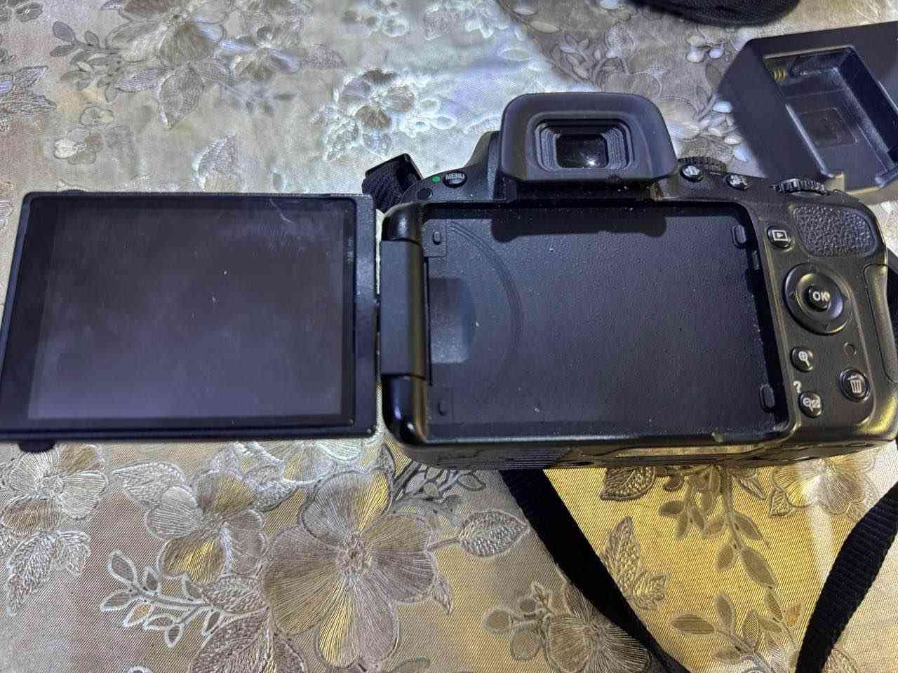 كامره نيكون 5200 للبيع كامل محتوياتها رام + جنطه + كارتونة النضافه مالتها 95‎%‎ امانه الله الكامره مال بنيه يعني حيييل معتنية بيها السعر 350 الف قفلللل قفلللل مكاني بغداد
توجد خدمة توصيل 🚚 جميع محافضات 5000 بغداد, العراق


**إذا كنت صاحب هذا الإعلان وتريد حذفه لأي سبب، رجاءا أرسل رسالة إلى الدعم الفني**