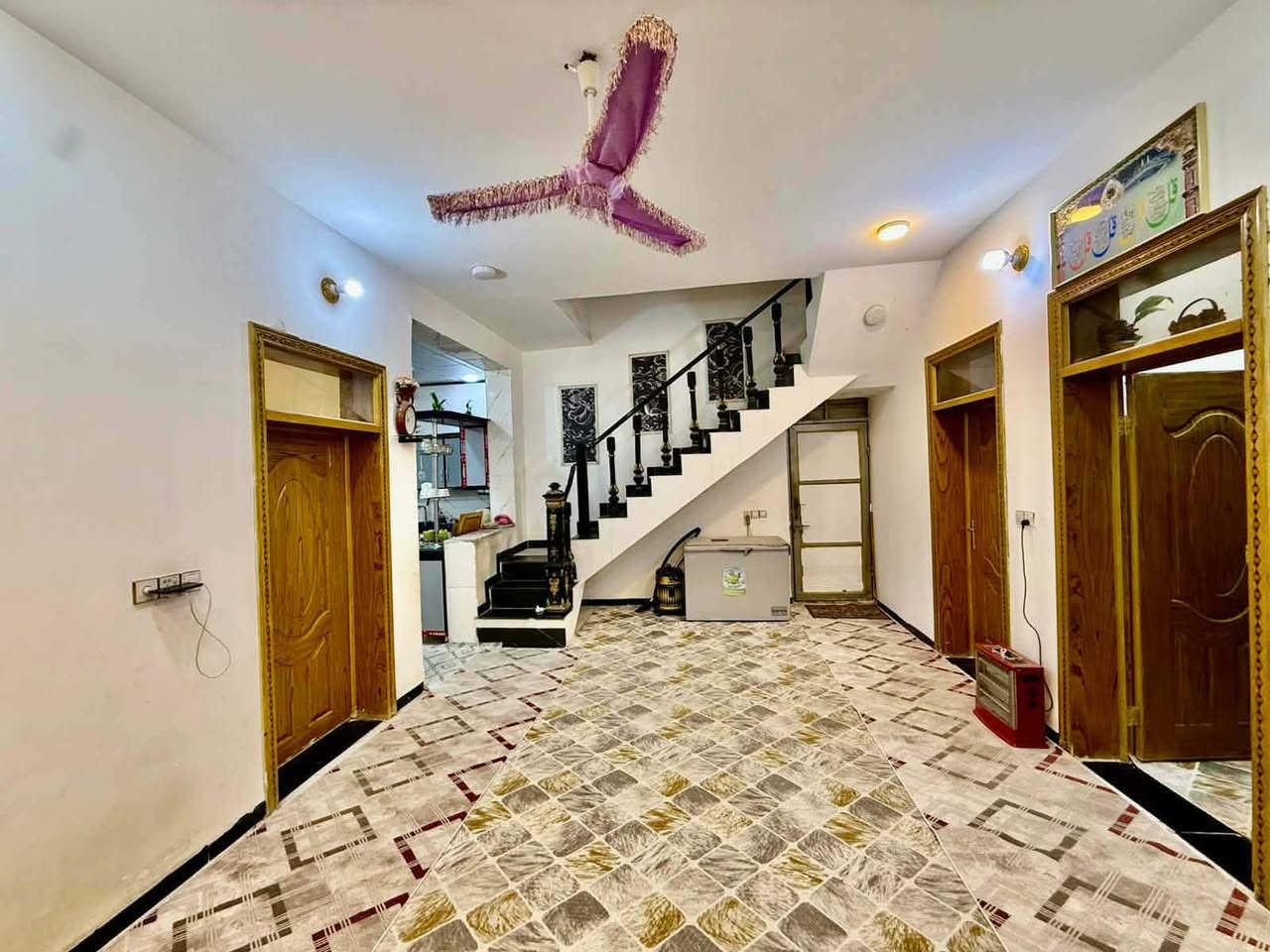 بيت150متر طابقين  بسعر 76وقابل للتفاوض

#يعلن_مكتب_ألسنتر_بملحق قرية الغدير بشارع 7سنتر

#__مساحه_لبيت_150متر_مربع  كامل معايزه شيء بناء حديث درجه اوله
عنوان البيت) مقابل ملحق قرية الغدير عمود 324
#بيت_طابو_زراعي_سند25

بناء حديث
غير مسكون
بناء ممتاز جدا 

تفاصيل لبيت طابقين لطابق الاول يحتوي عله غرفه عدد 2+ستقبال+مطبخ+صاله+صحيات داخليه وخارجية+كراج+منور((((((لطابق الثاني يحتوي عله غرفه عدد2+صاله+سطح+صحيات 

***********وتساب النجف, العراق
