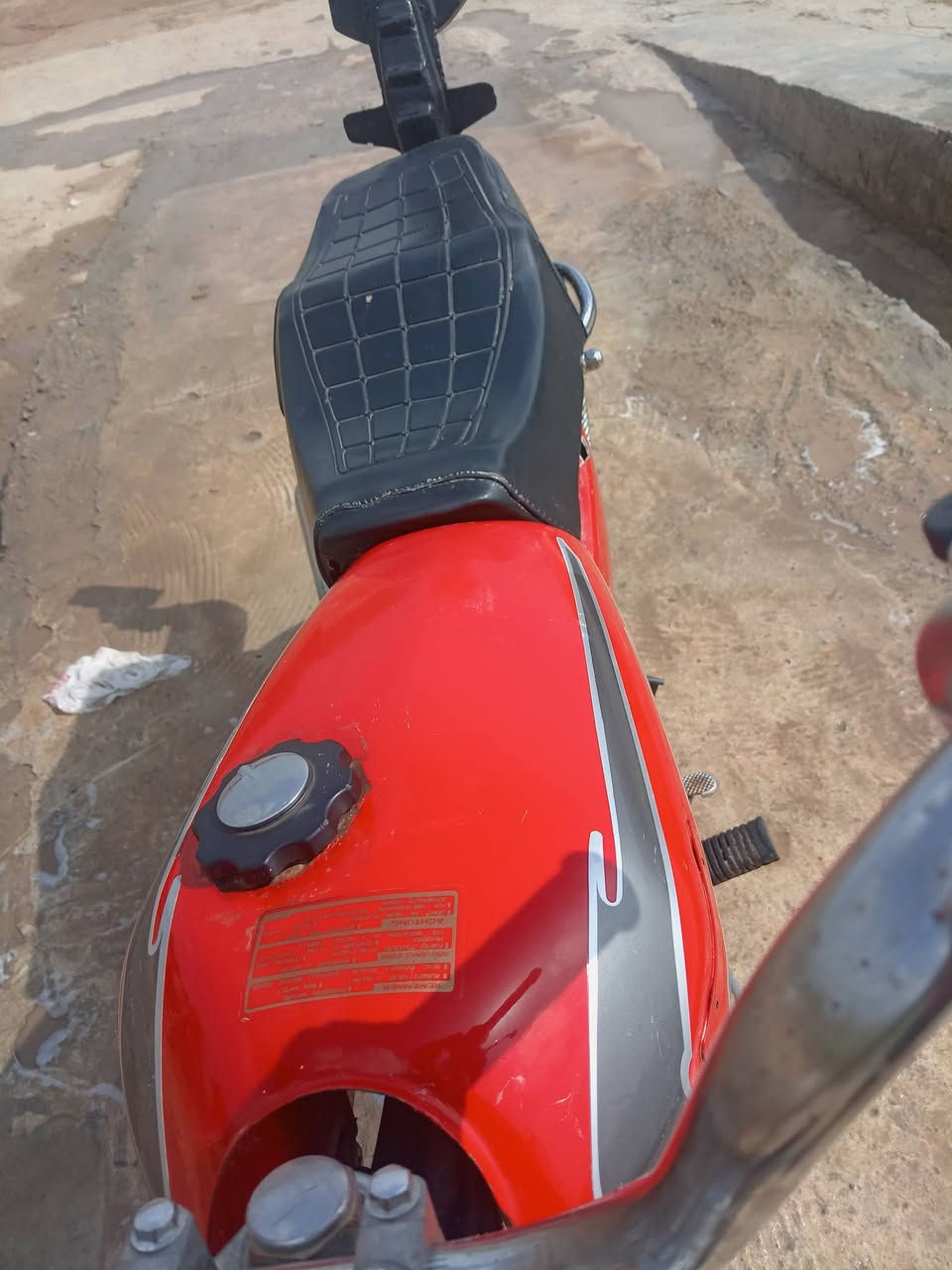 سلام عليكم
اربعه كير نضيفه محرك نضيف تايرات وياله راصطه جديده نضافه كدام عينك شاصي جديد 
السعر 300 وشراي يدلل علينه 
مكاني غماس 
***********
