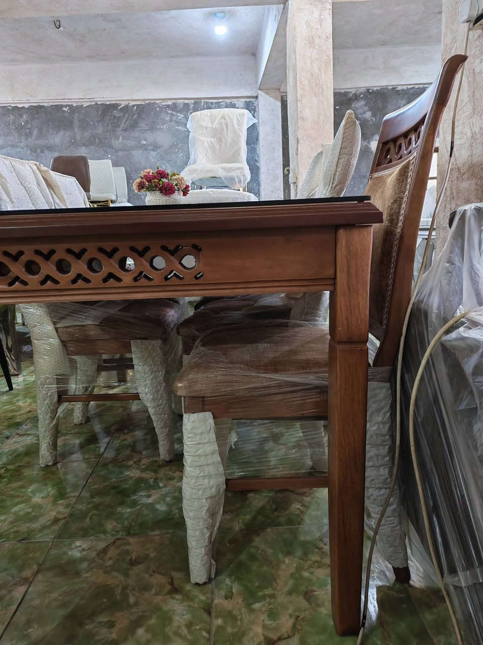 البيع بالنقد  والقسط المريح  
وصل لدى معرض القزاز للاثاث الجاهز في الشطره 
قرب مطعم الكرار 
ميز طعام 4كراسي خشب زان لون صاجي
يمتاز بالقوه والمتانة 
للاتصال *********** واتساب
