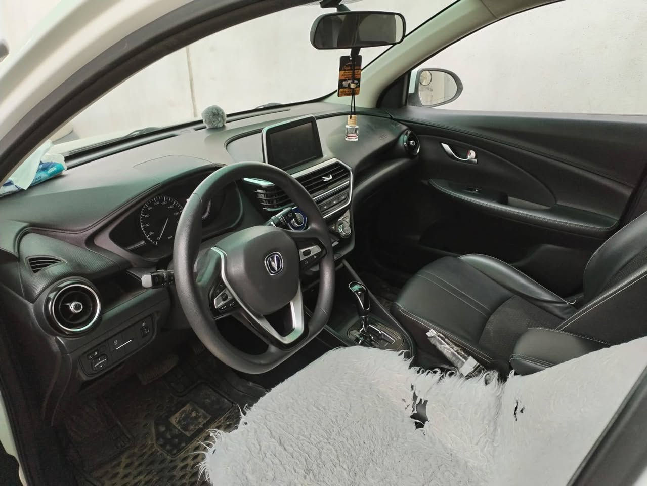 شانجان السفن
السعر: 75 ورقه بيها مجال 
مكينه:1500cc
الضرر: حالوب بسيط فقط 
فول مواصفات 
الموقع: اربيل
للاستفسار:***********
