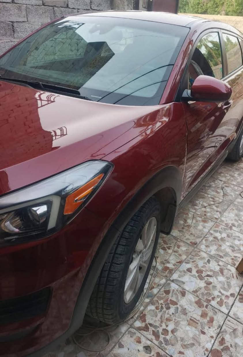 توكسان 2020 بدون حادث
المواصفات:
وارد امريكي 
رقم اربيل 
ماشيه 43 ميل 
كير & مكينة كفاله 
حدادية جديدة
بصمة ابواب 
محرك 2000 GDI

فول تحكم ستيرن 
هاند بريك دكمة 
AUTO HOLD
حساسات امامي + خلفي
شاشة لمس
كامرة خلفية
عداد ديجيتال  
 متوفر سونار و صور السيارة بأمريكا
*********** بغداد, العراق
