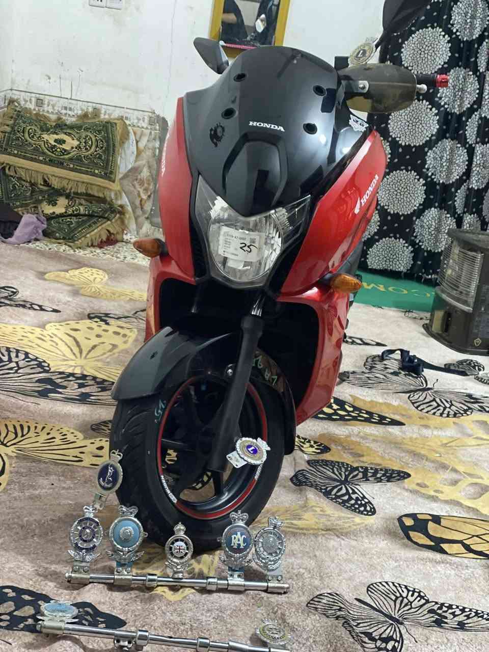 السلام عليكم دراجه فاز هواندا دراجه نضيفه احله من الصور 
مكفوله كفاله عامه مال رمبه السعر ٢٠ وبيهه مجال الشراي شي قليل مكاني بغداد ‭٠٧٨٧ ٢٦٣ ٤٩٢٥‬
