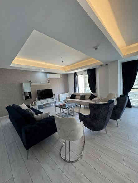 ⁨	شقة فارغة للبيع في مجمع / القرية الفرنسية 1 / بحالة ممتازة و موقع مميز
‼️ اذا كنت ترغب في بيع شقتك تواصل معنا على الارقام التالية 

السعر / 9 دفاتر و 90 ورقه و مجال

مجمع / القرية الفرنسية 1 / دهوك

الطابق / 12

الاتجاه /  جنوب 

المساحة / 184 م

 غرف نوم عدد 3 + غرفة من الغرف سويد /  استقبال /  مطبخ /  صحيات / بلكونة

‏‎‏‎للاستفسار الاتصال على 

‏‎‏‎مكتب VIP للعقارات / دهوك 

*********** /  *********** 

‏‎‏#realestate #duhok #عقارات #explore #viral #fyp⁩⁩
