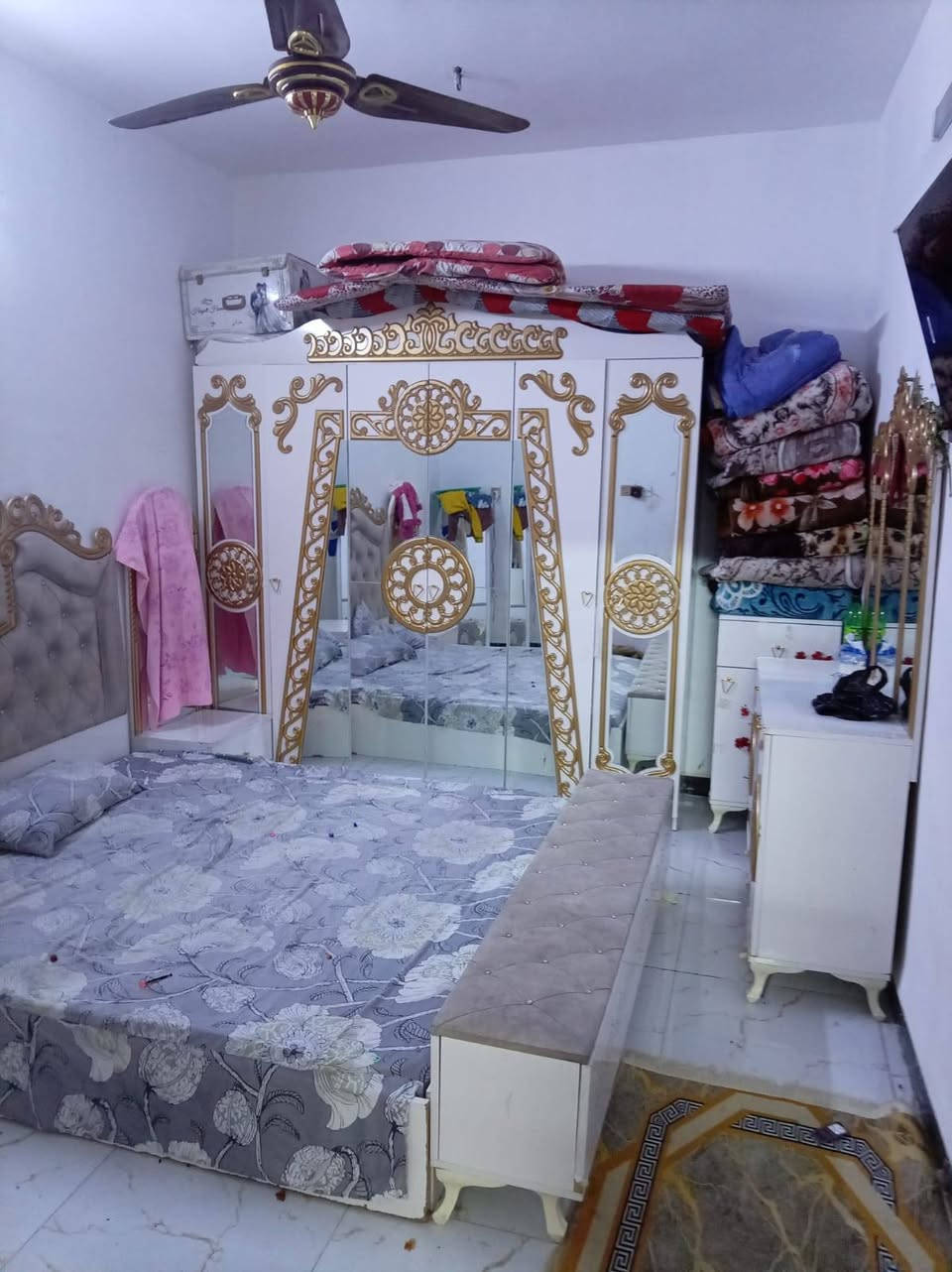 بيت البيع مساحته 120 متر 👈عقد زراعي 117 قاط  ونص بس الغرفه الفوك سكف سندويج البيت كله مسلح سراميك  البناء بلوك 3 غرف نوم وستقبال ومطبخ وحولي وحمام داخلي وتواليت خارجي تبليط بضهر البيت 👈 بلنزله جاي من القريه ثالث فرع👉  المو من المنطقه راح اوصفله العنوان بغداد👈 منطقت بوب الشام👉 بلنزله جاي من القريه ثالث فرع  مصوره البيت مقطع فيديو يدخل علي خاص ادزله مقطع فيديو مال البيت يشوفه👈السعر 36 وبي مجال👉 اتصال ع رقم او خاص عادي بي وقت *********** واتساب👉
