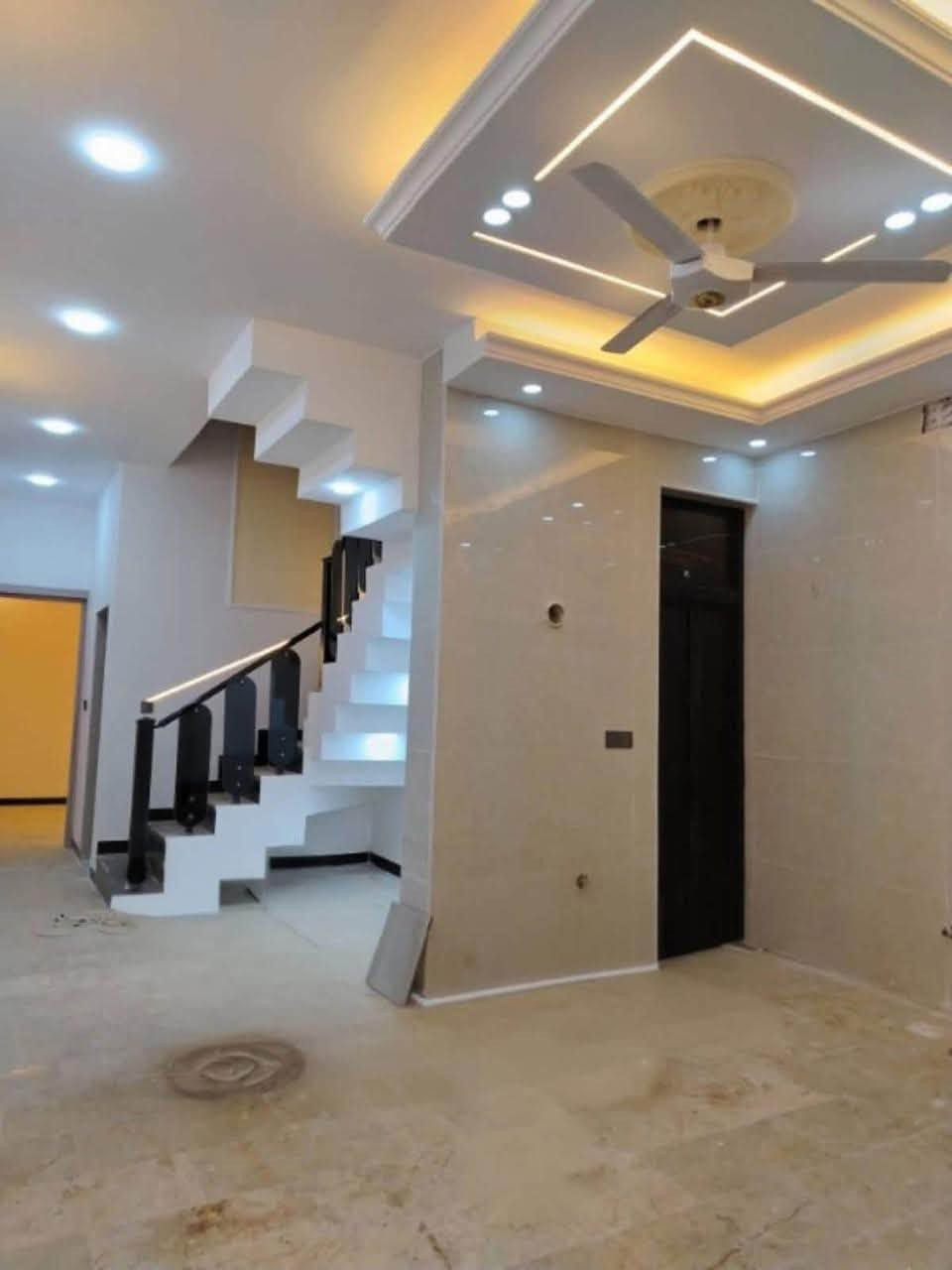 للبيع 100 م بناء حديث وتصميم متكامل! 🏠✨
الموقع: حي الجهاد - منطقة الأمانة (خلف الشارع العام مباشرةً - موقع مميز ).

المساحة: 100 متر مربع (واجهة 5م × نزال 20م).

نوع العقار: طابو ملك صرف (سند جاهز).

التصميم الداخلي:

3 غرف نوم مريحة.

صالة استقبال واسعة ومطبخ حديث.

حمامات عدد 2 + منور لتهوية مثالية.

بيتونة وسطحين (استغلال ذكي للمساحات).

المواصفات الفنية:

أرضيات مرمر فاخرة.

أبواب "قاصة" تركي توفر أعلى درجات الأمان.

شبابيك ألمنيوم (سلايت ومفصلي) لعزل ممتاز.

المنزل جاهز للسكن الفوري ولا يحتاج لأي مصاريف إضافية!

📍 للتواصل والاستفسار:

اتصال أو واتساب: ***********.
