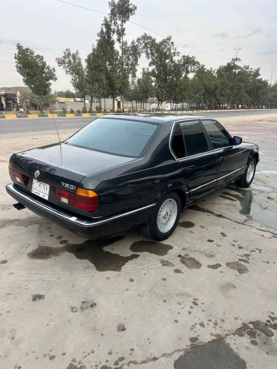 السلام عليكم للبيع بيم 735 موديل 92رقم بغداد سنويه جديده حداديه جديده وره وكدام تبريدتخم تاير فول موصفات فتحه سلايت شغال كلشي بيه شغال مصبوغه عام جماليه لا ضربه ولا معجون مكينه وكير حاويه صار شهر من شادهن سنتر لوك مكان حله ***********
