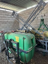 للبيع مرشة 800لتر نوع إيطالي مستخدم سنة نضافة 100%استفسار على رقم  077...