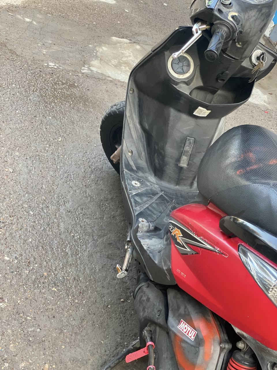للبيع الدراجه GTR2007
مكينه كفاله جيب ميه فيتر كل شهر ادامه كامله للدراجه 
بيها صدر Dy
وفج فرندو 
فلاوين مفتر 
وقطره دهن 
بيها منضومه زنون ياباني 
مكينه وكلجات بلاديه 
بيها طرر كاعيه 
ويدات جمس 
و ستاند صفح بوش دراجه ختم واحد كفرات مكينه وسوادات ختم واحد 
لون احمر مميز نضيفه كلش مكينه. خرسه 
مكاني كاضميه سعر 1300قفل ملاحضه اوراق كامله منفيس مكمركه  كامله ***********
