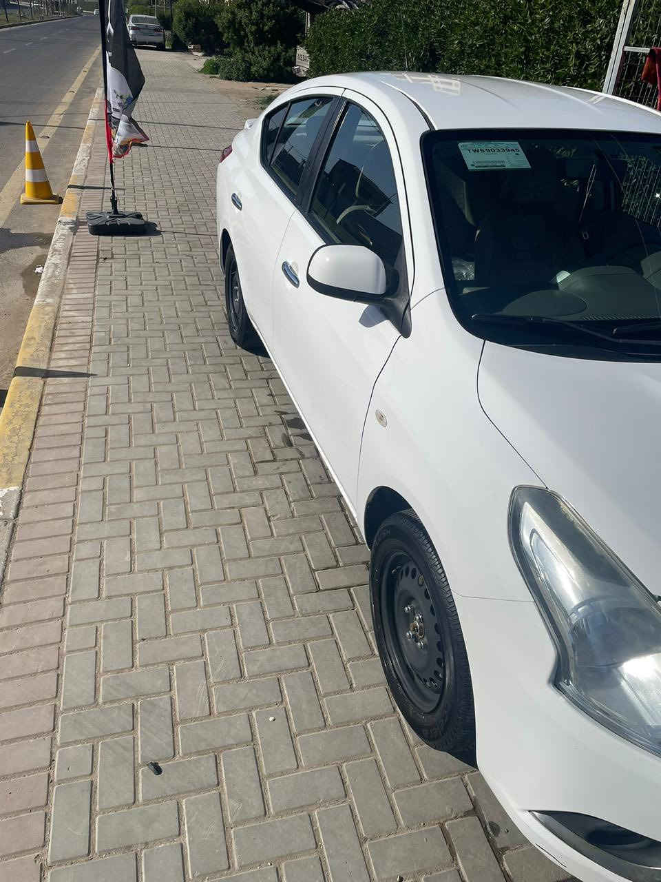 السلام عليكم نيسان سني هندي الاصلي بليته زركه السياره ٢٠٢١. ماشيه ١٠٠ وشويه
بدون اي ضرر او صبغ مثل مموضح بالصور طخه صغيره بالباب مال سايق فقط السياره بدون نقص تبريد صدر مكينه كير خير وبركه مكان السياره نفق الشرطه السعر ١١٣ بيهه مجال بسيط 
***********
