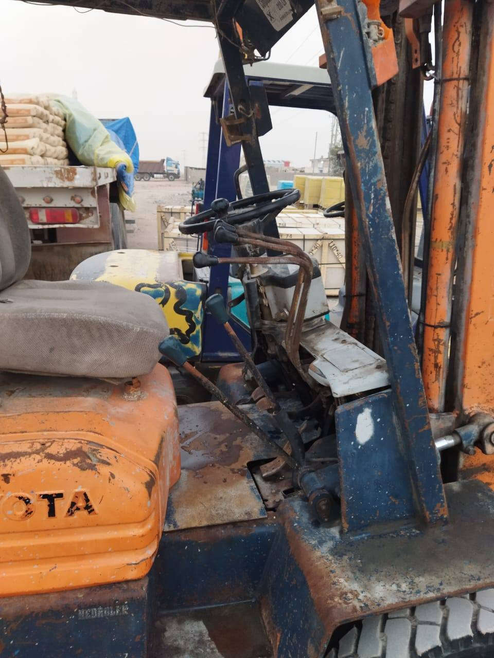 شوكيه تيوتا٣طن ٣حرك جب وصط كيرعادي تخم تاير محرك شرط جاهزه عنوان بصره هاتف *********** سعر ٥٥
