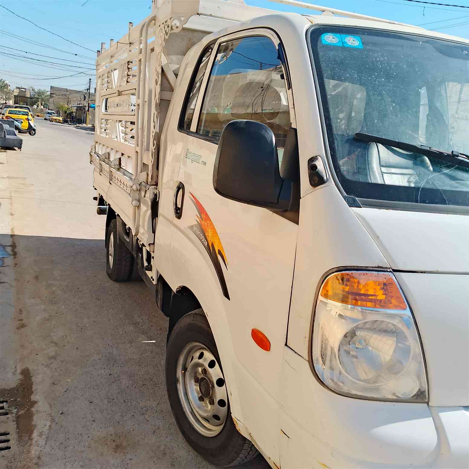 السلام عليكم كيه حمل  مديل 2008 رقم بغداد انكليزي
تحويل مباشر مكينه مفتوح 3000 بيه بدايه تبخير
السعر 87 وبيه مجال قليل شاصي مكفول 
تخم تاير جديد كهربائيات كلهه شغاله 
مكان السياره بغداد شهداء العبيدي حي السفير 
مكلف بلنشر الاتصال 0770 762 2595‬
