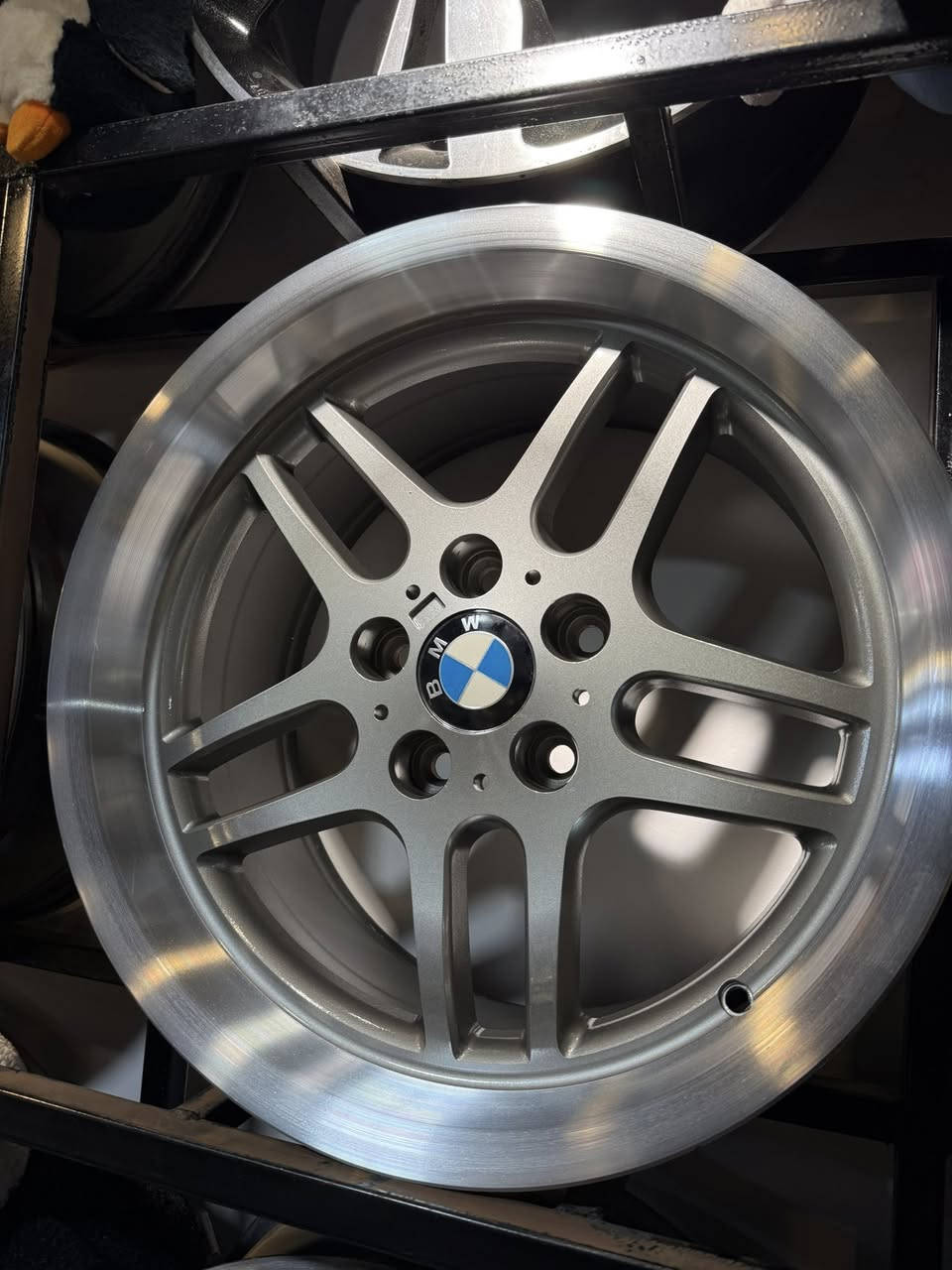 للبيع – ويل أم حجم 17تو سايز ، مصلّح خلفي
الحالة: نظيف جداً
الألوان: فيلي & سلفر

📍 المكان: بغداد – حي العامل – شارع 7 نيسان
🚚 يوجد توصيل
📱 واتساب: ***********
💰 السعر 350الف البيع ومراوس
