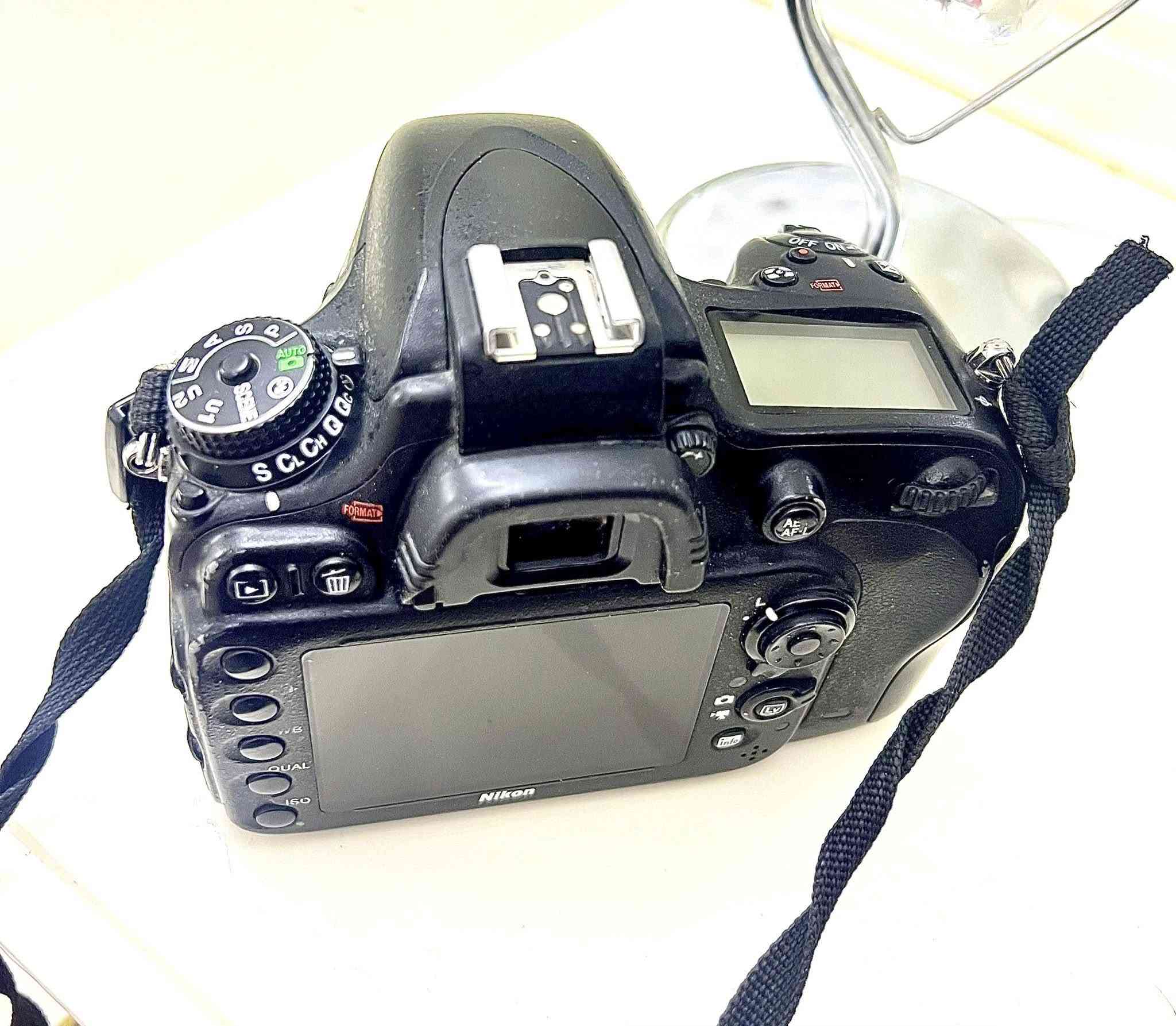 كامره نيكون ٦١٠ فول فريم بدي فقط
خلل بيها رام ثاني غير شغال يمكن عوزه تنضيف 
شتر اقل من ١٥٠ k ملحقات  بطاريه حزام كتف 

قيم السعر وبالعافيه عليك

مكاني ميسان يوجد توصيل جميع المحافظات العراق 
*********** واتساب وماسنجر متواجد
