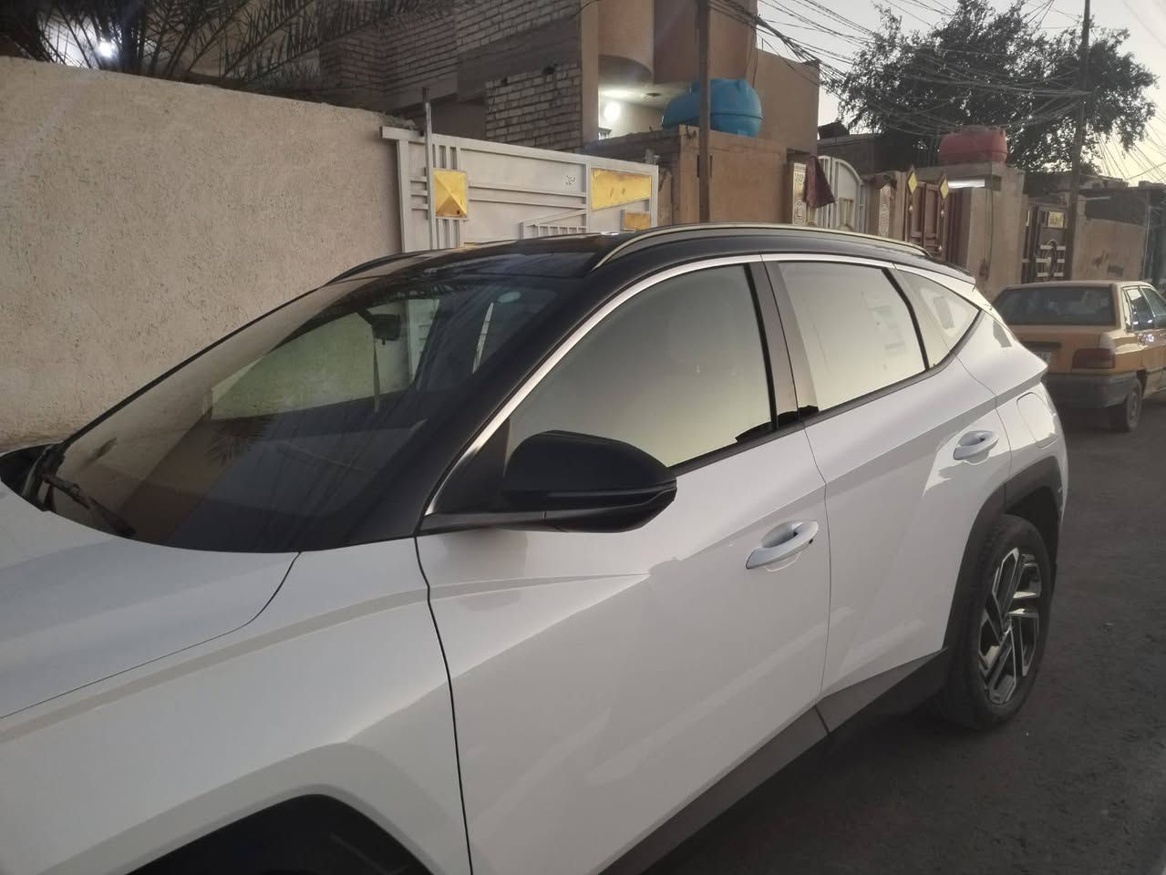 هيونداي توسان 2025 فخامة مختلفة 🌙
🤍 انتبه !!  المقاعد تدفئة تبريد 2 قمارة لون اسود 3 صندوق كهرباء🖤🌙

🚗 المواصفات:
🔹 محرك بنزين 4 سلندر 2000 سي سي
🔹 الممشى 18 الف KM
🔹 ناقل حركة أوتوماتيك ناعم واقتصادي
🔹 تصميم أنيق بطابع رياضي
🔹 مقاعد أمامية تبريد وتسخين ❄️🔥
🔹 مقاعد كهربائية مريحة
🔹 شاشة لمس كبيرة تدعم Apple CarPlay & Android Auto
🔹 كاميرا خلفية + حساسات ركن
🔹 تشغيل بصمة
🔹 إضاءة LED أمامية وخلفية
🔹 ويل كب ألمنيوم قياس 19
🔹 تكييف أوتوماتيك قوي
🔹 أنظمة أمان متكاملة (ABS – ESP – وسائد هوائية)

💰 السعر 228 قفل ما بي كل مجال [ مرقم بغداد ] 💲

🔹 متواجد ا
📍 فـــي بغـــــــداد
📍كربلاء المقدســة

📞 للاستفسار فقط اتصل على الارقام غير متواجد على الفيس

👨‍💻  البيع نقدا حصريا :
☎ ***********
☎ ***********

نضع الثقة في المقدمة✔️

#هيونداي #توسان_2025 #لونين #SUV #سيارات_حديثة 🚘🔥
